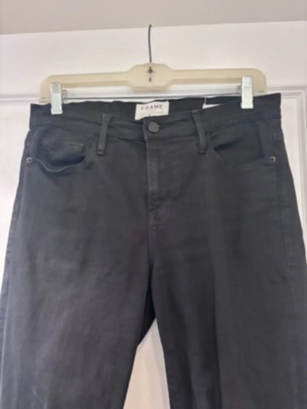 FRAME Le Skinny De Jeanne Raw Stagger Mid Rise Cropped Skinny Jeans in Film Noir - Picture 3 of 7